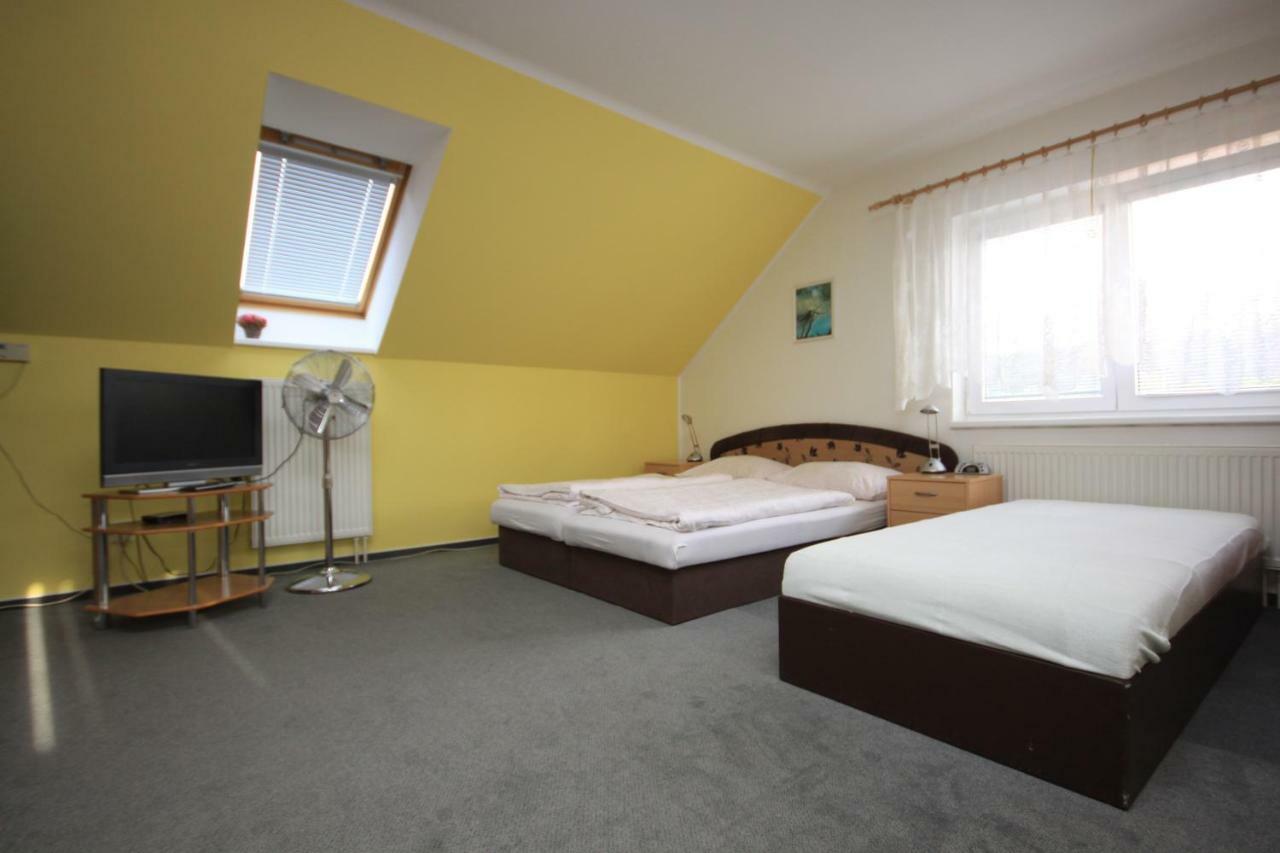 Apartman Pod Cernou Horou Roznov pod Radhostem Bagian luar foto