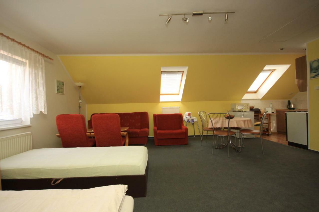 Apartman Pod Cernou Horou Roznov pod Radhostem Bagian luar foto