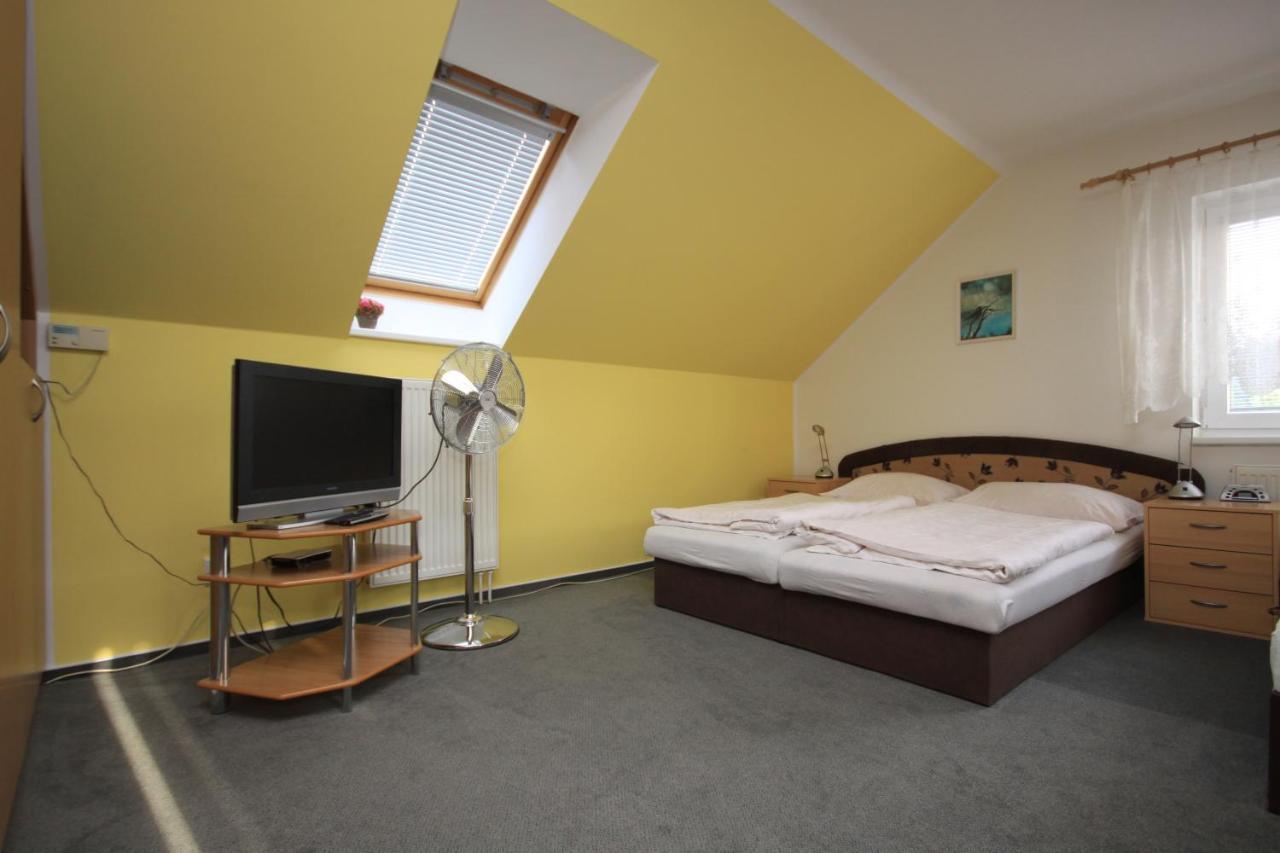Apartman Pod Cernou Horou Roznov pod Radhostem Bagian luar foto