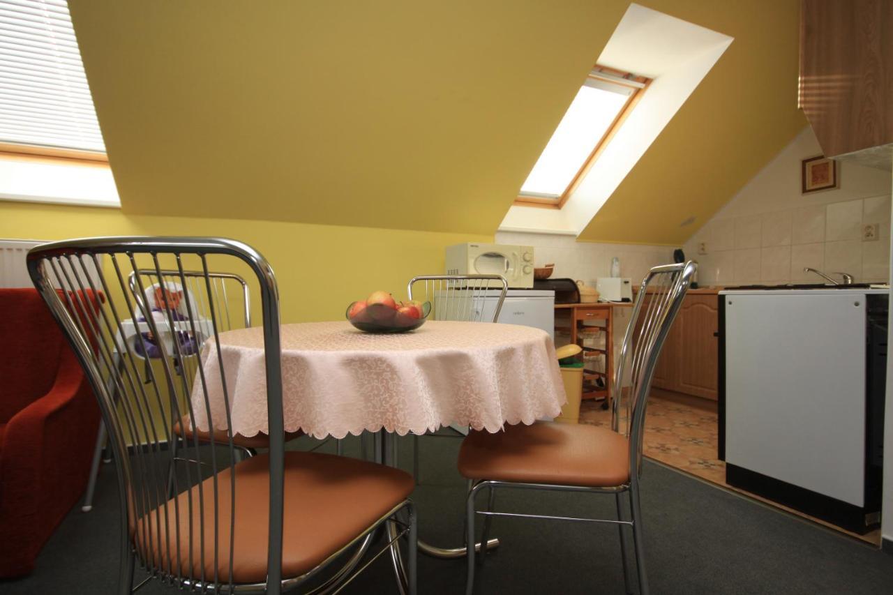 Apartman Pod Cernou Horou Roznov pod Radhostem Bagian luar foto